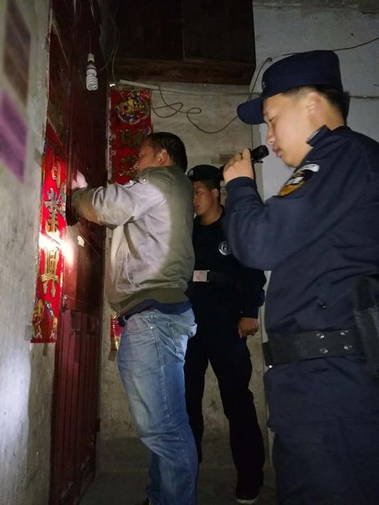 珠海粗心妈妈误将幼女锁家中 